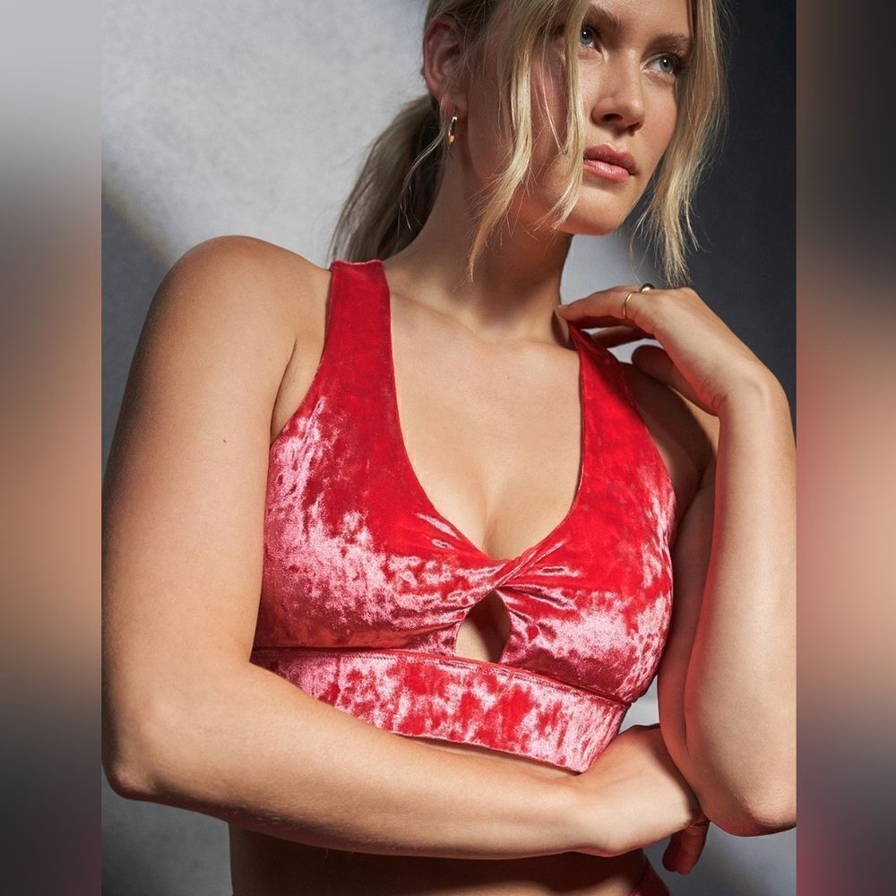 FABLETICS Oasis Crushed Velour Twist Sports Bra S NEW - Picture 1 of 9